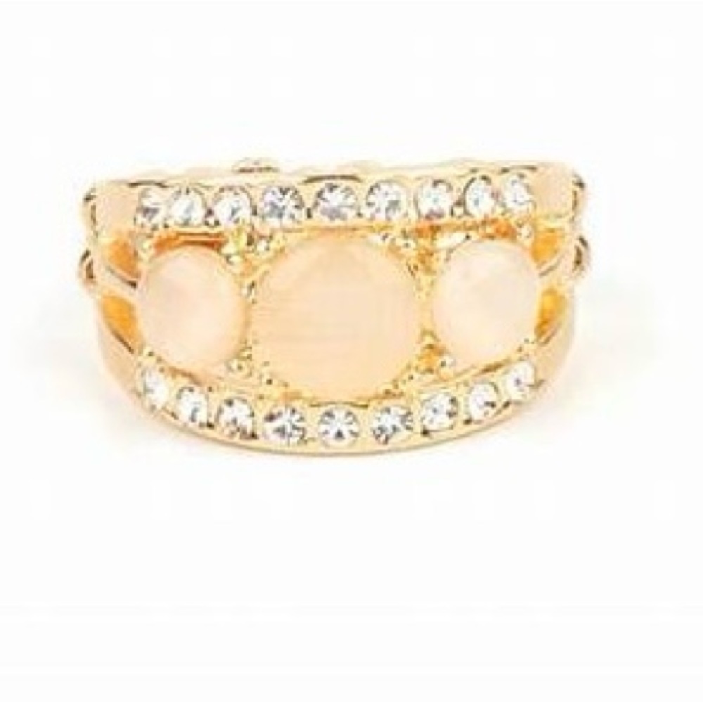 ❣️Champagne cat’s eye stone and white rhinestone ring❣️*